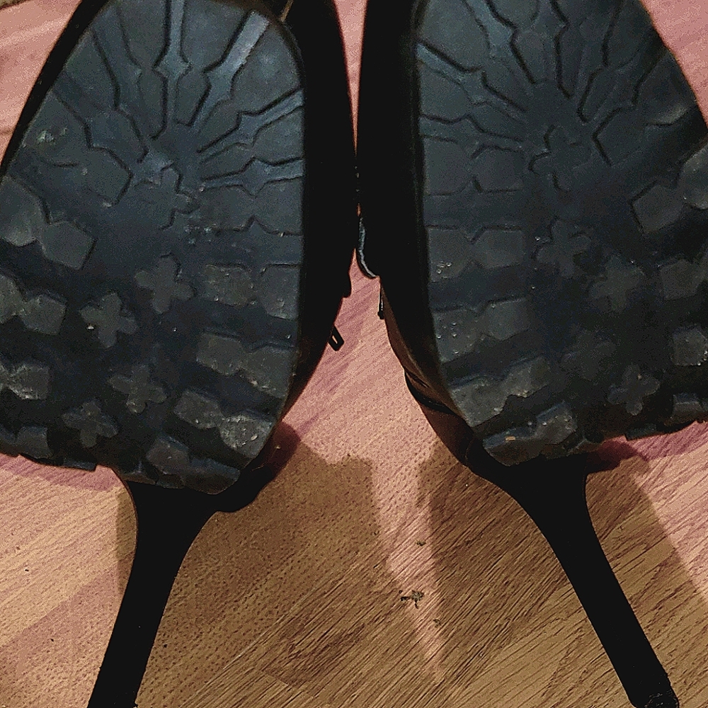 Guess booties - Picture 3 of 3